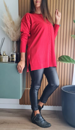 Sweater de bremer con espiga central y tajos laterales - She Indumentaria