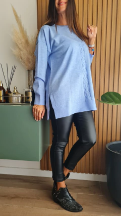 Sweater de bremer con espiga central y tajos laterales - She Indumentaria