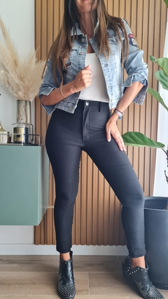 Pantalon de bengalina bolsillos falsos adelante y reales atras