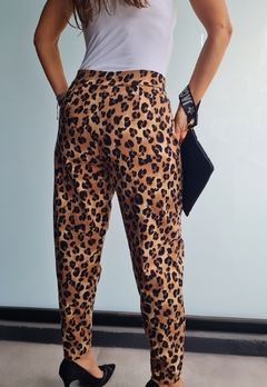 Pantalon de bengalina elastizado tipo slouchy - She Indumentaria