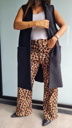 Pantalon de bengalina elastizado tipo wide leg con bolsillos adelante