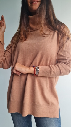 Polera de bremer con tajos laterales y mas larga atrás - tienda online
