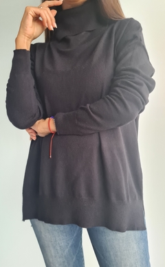 Polera de bremer con tajos laterales y mas larga atrás - tienda online