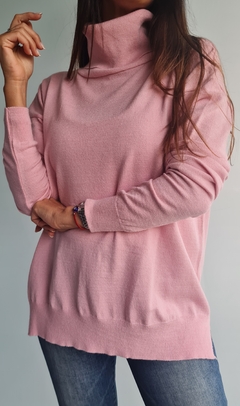 Polera de bremer con tajos laterales y mas larga atrás en internet