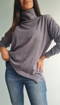 Imagen de Polera de bremer con tajos laterales y mas larga atrás