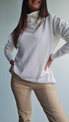 Imagen de Polera de bremer con tajos laterales y mas larga atrás