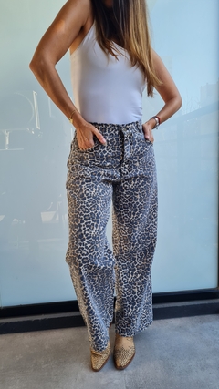 Jean wide leg animal print rigido en internet