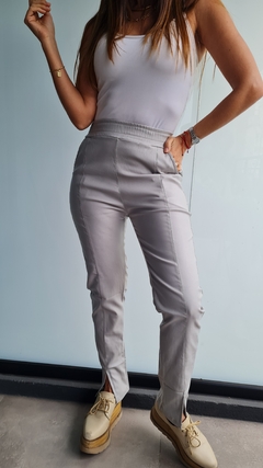Babucha engomada cintura elastizada con bolsillos laterales y costura y tajo central Gris - comprar online