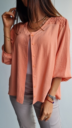 Blusa de Cey con spandex con botoncitos y detalle en hombros - comprar online
