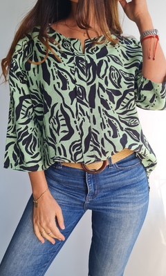 Blusa de crepe estampada con mangas 3/4 rebatibles - tienda online