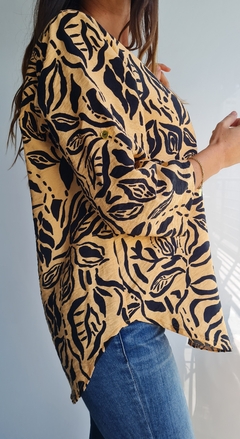 Blusa de crepe estampada con mangas 3/4 rebatibles - tienda online
