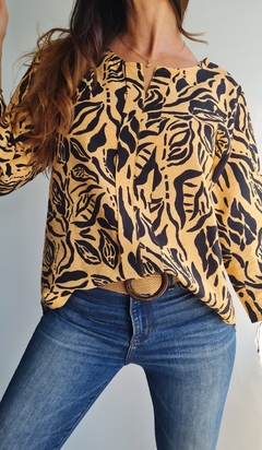 Blusa de crepe estampada con mangas 3/4 rebatibles en internet