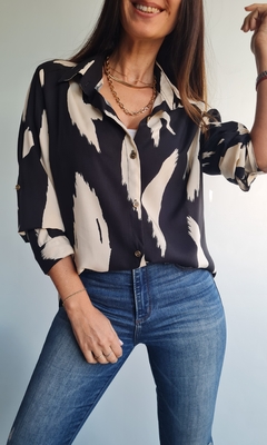 Imagen de Camisa de poplin estampada manga larga rebatible a 3/4