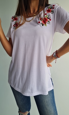 Remera de algodón bordada - tienda online