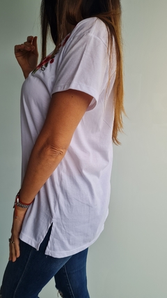 Imagen de Remera de algodón bordada