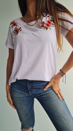Remera de algodón bordada - comprar online