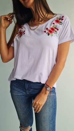 Remera de algodón bordada - She Indumentaria