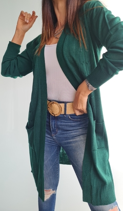 Saco largo con bolsillos y trenzado al frente de lana sintetica