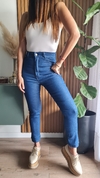 Jean elastizado celeste con bolsillos falsos al frente y reales atras 4PR24