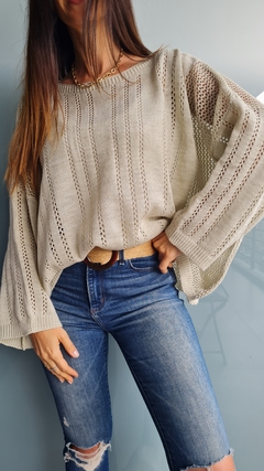 Sweater calado cuello bote en lana sintética
