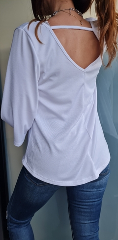 Remera manga 3/4 en morley satinado con tira atrás - She Indumentaria