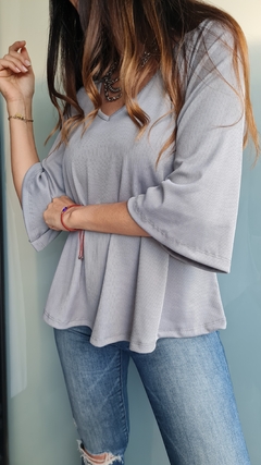 Imagen de Remera manga 3/4 en morley satinado con tira atrás