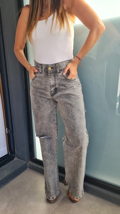 Jean wide leg gris con rotura rígido