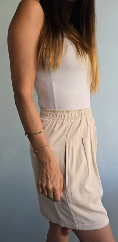 Bermuda de lino tipo sastrero con bolsillos por talles