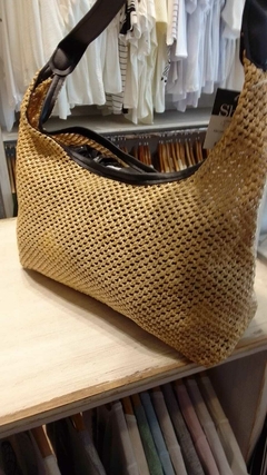 Cartera símil yute con eco cuero y broche para cerrar en internet
