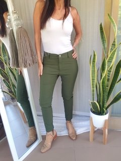 Pantalon de bengalina elastizado bolsillos falsos adelante y reales atras - comprar online