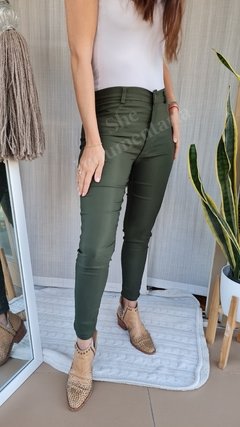 Pantalon de bengalina elastizado bolsillos falsos adelante y reales atras - tienda online