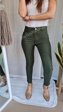 Pantalon de bengalina elastizado bolsillos falsos adelante y reales atras