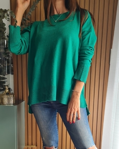 Sweater de bremer cuello redondo amplio con tajitos laterales - She Indumentaria