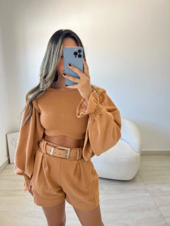 SHORT MOLETOM DALILA CARAMELO na internet