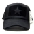 Gorra trucker negra con estrella en el frente y malla en los laterales.