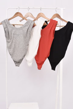 MKF BODY ALMENDRA BORD.CON HOMBRERA (28629) - Tabatha jeans