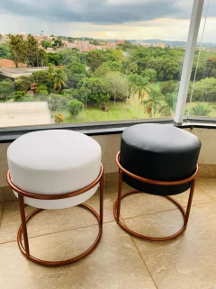 Puff Argola em Courino Preto ou Branco Clube de Mães/5