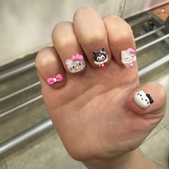 Pingente Unha SMR de gel decorada Hello Kit /2