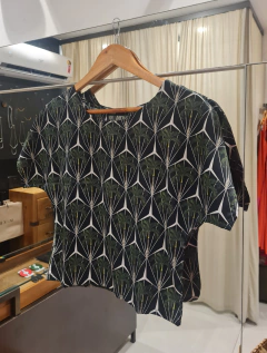 cropped manga curta tropical