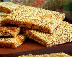 TURRON ARTESANAL CON MIEL, SÉSAMO Y GIRASOL - CYNTHIA