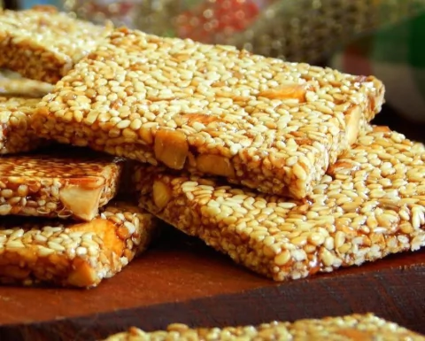 TURRON ARTESANAL CON MIEL, SÉSAMO Y GIRASOL - CYNTHIA