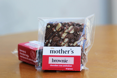 BROWNIE DE CHOCOLATES COM CASTANHAS