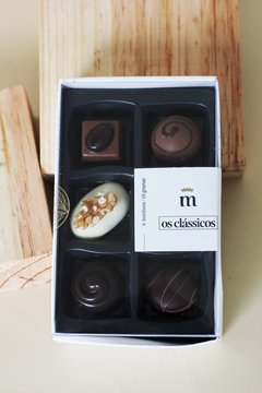 Caixa com 6 bombons de chocolate belga.
