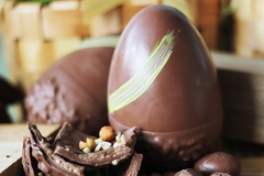 OVO TRUFADO COM CREME DE AVELÃ - 350g - comprar online