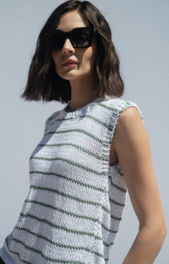 REMERA HORIZON BLANCA Y VERDE [TEJIDA A MANO] - comprar online