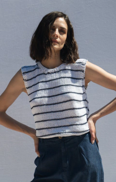 REMERA HORIZON BLANCA Y AZUL [TEJIDA A MANO]