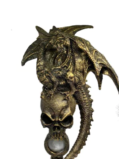 DRAGÃO NA CAVEIRA