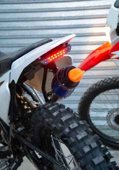 Luz Trasera Moto 20 Leds Con Giros Enduro Peaklight - PRO RACING PERFORMANCE