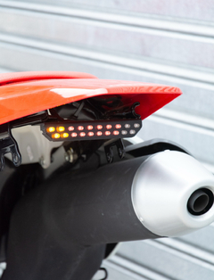 Luz Trasera Moto 20 Leds Con Giros Enduro Peaklight en internet