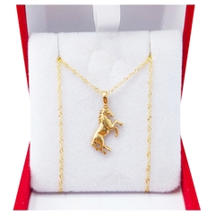 Conjunto Oro 18K Cadena Singapur de 1 Gramo de 45Cm con Dije Caballo Oro 18K de 1Gr - 2Grs